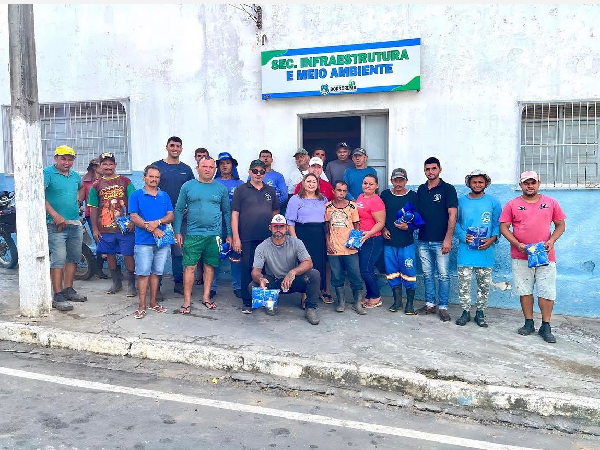 Entrega de novos fardamentos a toda equipe que faz parte da Secretaria de Infraestrutura e Meio Ambiente.