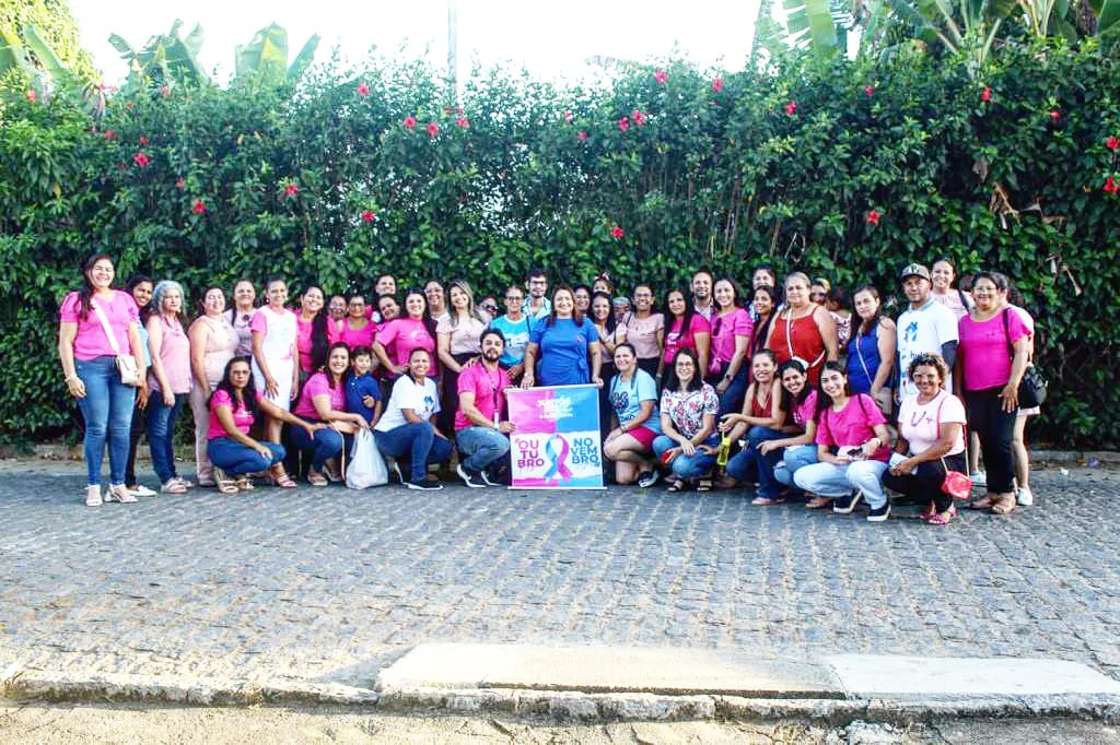 Equipe da Prefeitura realiza encontro no Instituto Casa Azul e aborda diversos temas sobre saúde